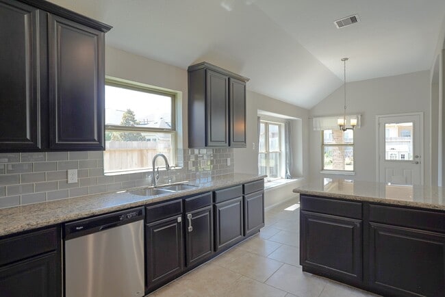 7818 Lake Commons Dr in Rosenberg, TX - Building Photo - Building Photo