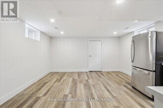 2027 Brampton St in Hamilton, ON - Building Photo - Building Photo