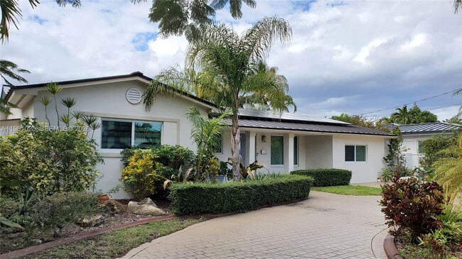 13000 Coronado Ln in North Miami, FL - Building Photo - Building Photo