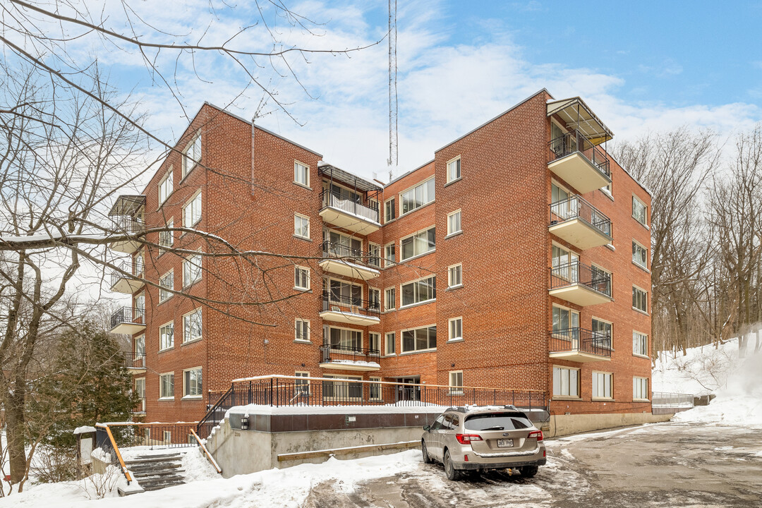 3590 Ridgewood in Montréal, QC - Building Photo