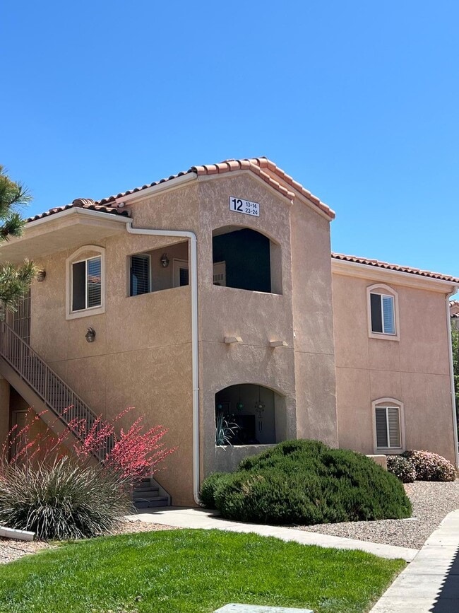 property at 6800 Vista Del Norte Dr NE