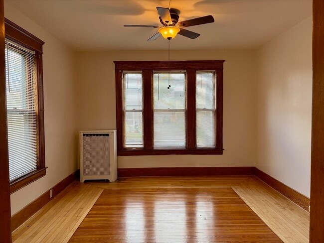 271-273-273 Pleasant St in Holyoke, MA - Building Photo - Building Photo