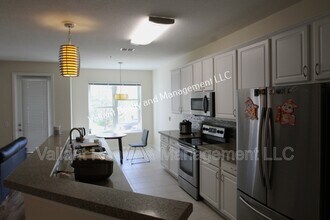 13364 Beach Blvd in Jacksonville, FL - Foto de edificio - Building Photo