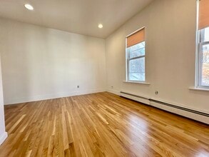 2 Torpie St, Unit 2 in Boston, MA - Foto de edificio - Building Photo