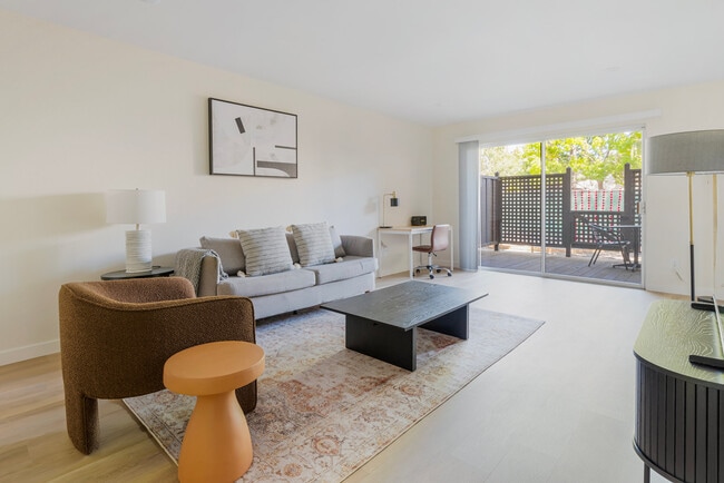 2721 Midtown Ct