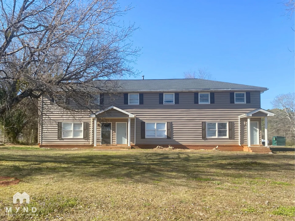 225 Baker St in Monroe, GA - Building Photo