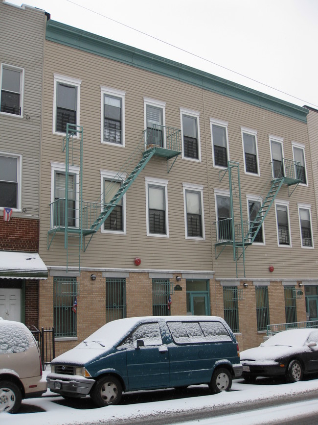 229 Troutman St in Brooklyn, NY - Building Photo - Building Photo