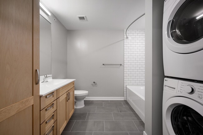 HR Crawford Apartments in Washington, DC - Foto de edificio - Building Photo