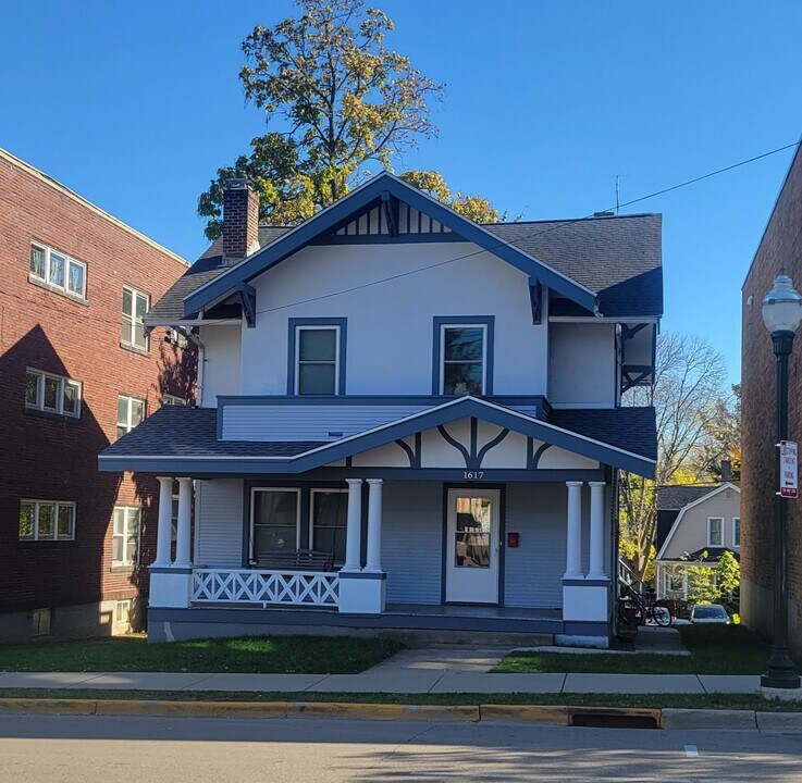 1617 Monroe St in Madison, WI - Building Photo