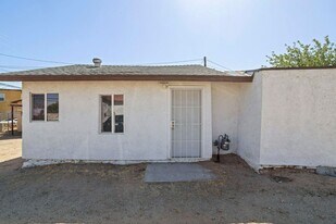 605 E Williams St, Unit 147 in Barstow, CA - Building Photo