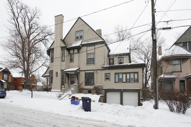 700 Cherry St SE in Grand Rapids, MI - Building Photo - Building Photo