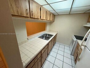6031 Shaker Wood Cir in Tamarac, FL - Building Photo - Building Photo