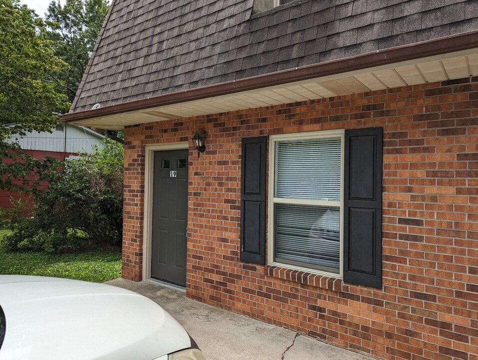 112 Victor Reiter Pky, Unit 19 in Portland, TN - Foto de edificio