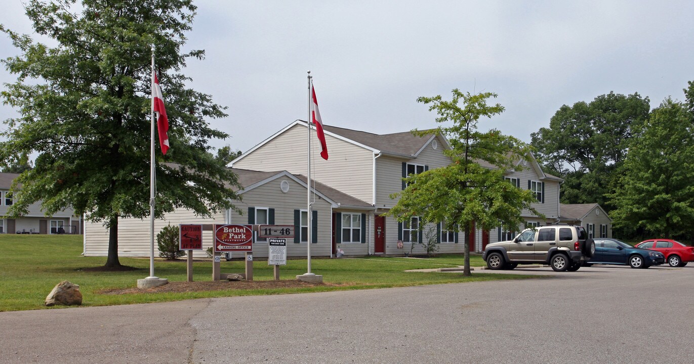 Bethel Park Apartments in Bethel, OH - Building Photo