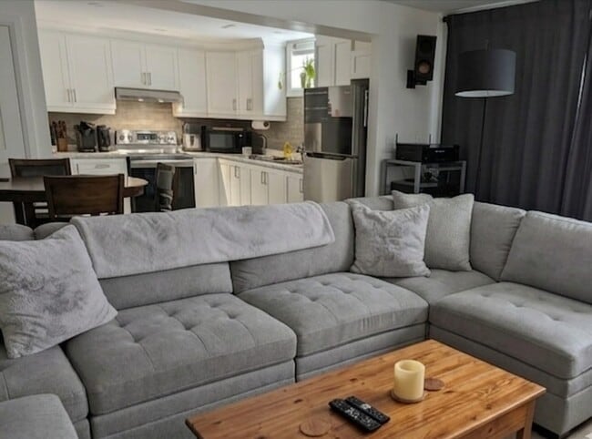 19 Greencoat Rd in Toronto, ON - Building Photo - Building Photo