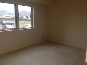 1629 Edgewood Ave in Coraopolis, PA - Foto de edificio - Building Photo