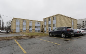 Cherrywood Apartments in Topeka, KS - Building Photo - Building Photo