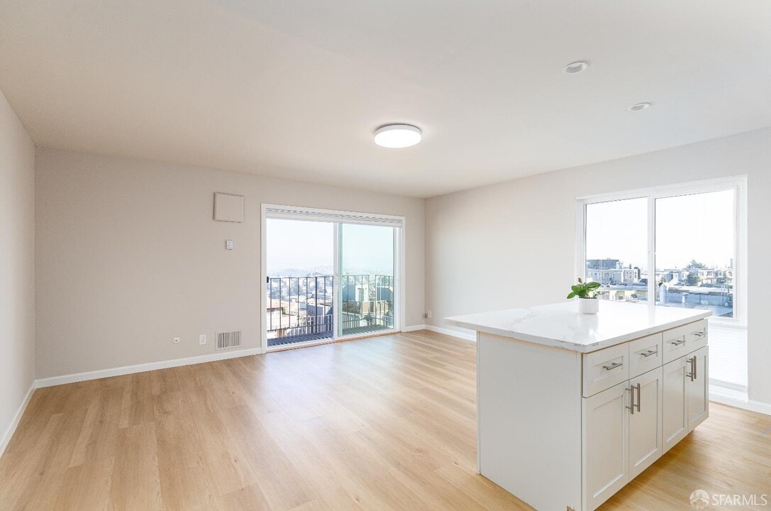 646 Corbett Ave in San Francisco, CA - Building Photo