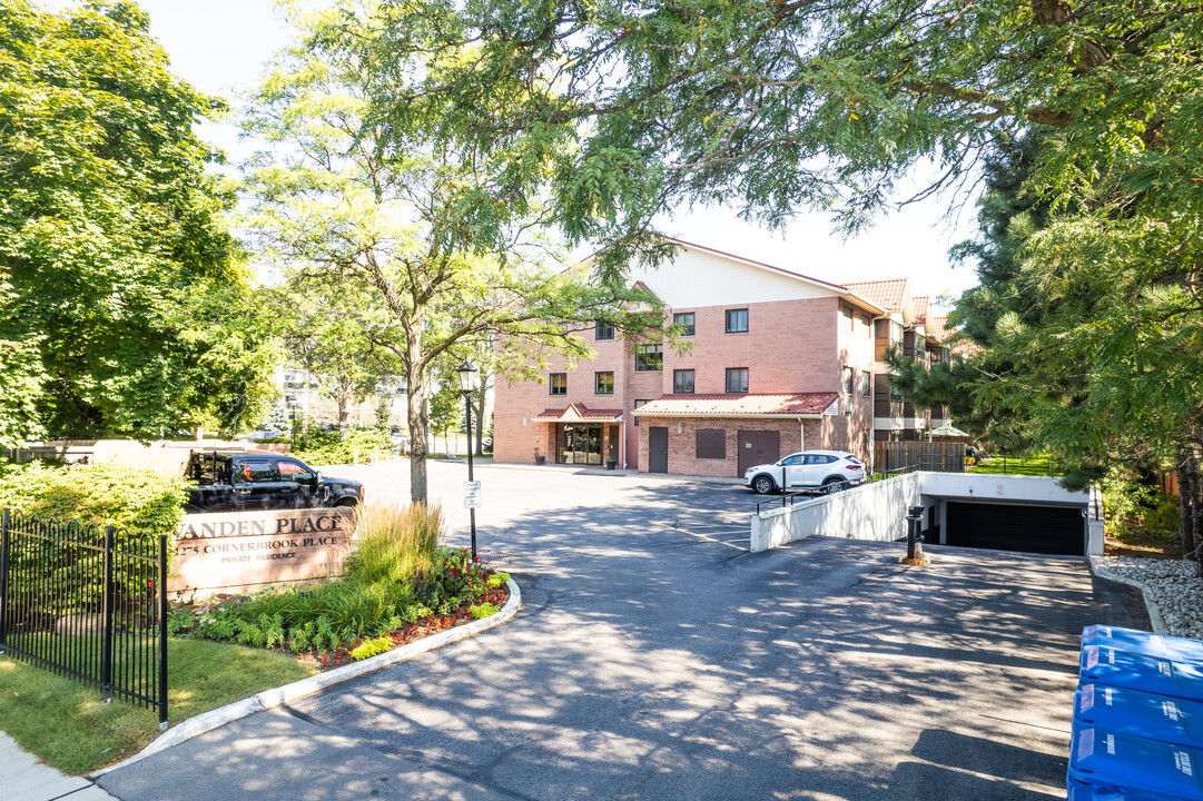 1275 Cornerbrook Pl in Mississauga, ON - Building Photo