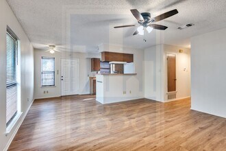 3002 Breeze Terrace in Austin, TX - Building Photo - Building Photo