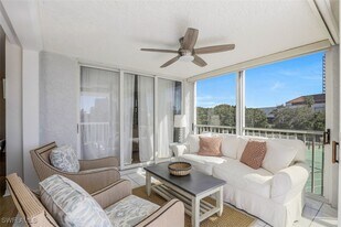 5501 Heron Point Dr in Naples, FL - Building Photo