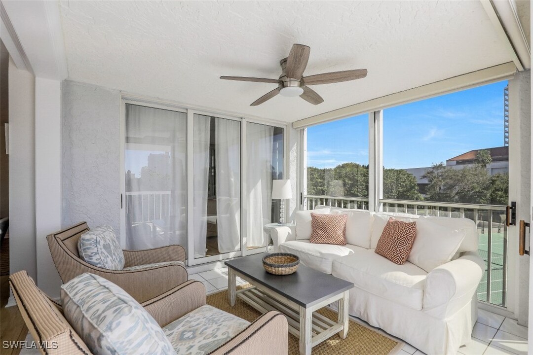 5501 Heron Point Dr in Naples, FL - Foto de edificio