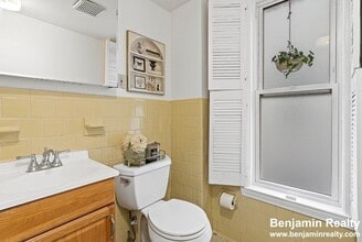 7 Washburn Ter, Unit 2 in Brookline, MA - Building Photo - Building Photo