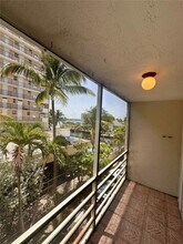 2935 NE 163rd St in North Miami Beach, FL - Building Photo - Building Photo