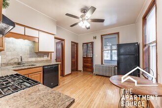 5226 W Hutchinson St in Chicago, IL - Building Photo - Building Photo