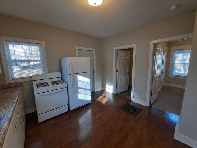 3814 8th Pl in Des Moines, IA - Foto de edificio - Building Photo