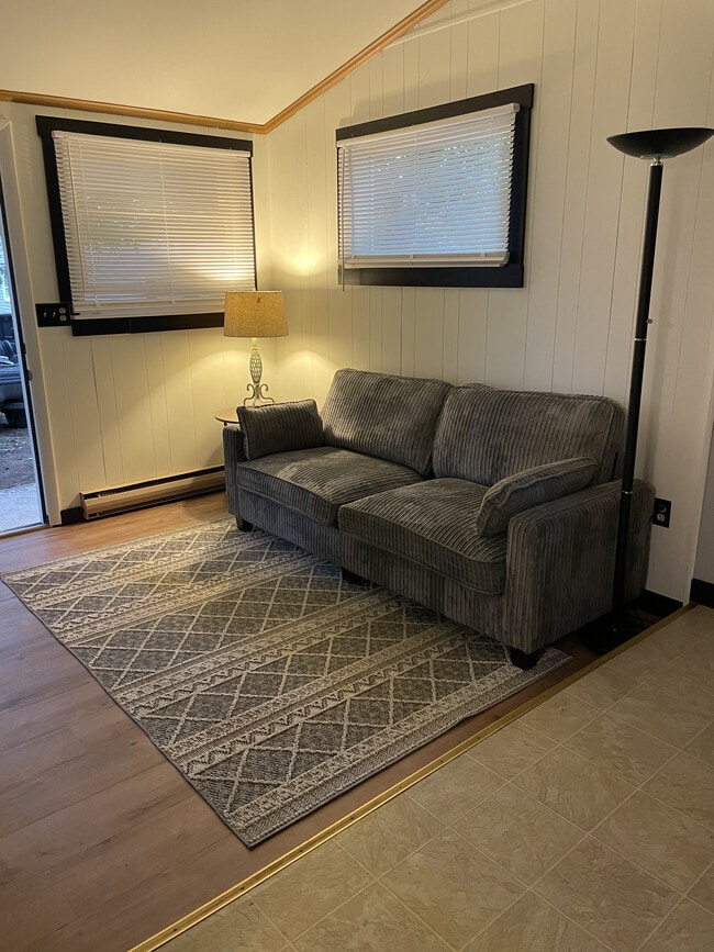 6 S 2nd St, Unit Apt 3 in Dillsburg, PA - Building Photo - Building Photo