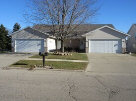 2108-2110 Green Valley Dr in Janesville, WI - Building Photo