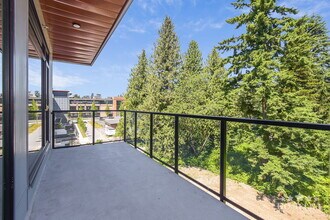 14257-1103A 103A Ave in Surrey, BC - Building Photo - Building Photo
