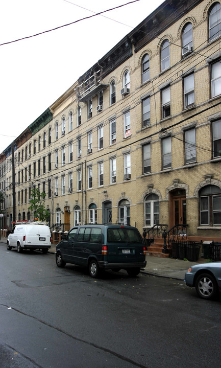 568 Morgan Ave in Brooklyn, NY - Building Photo