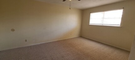 58 TX-75 in Huntsville, TX - Building Photo - Building Photo