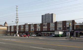 3057-3075 Hurontario St in Mississauga, ON - Building Photo
