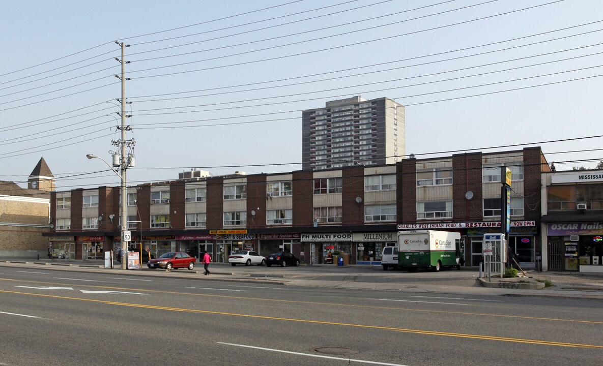 3057-3075 Hurontario St in Mississauga, ON - Building Photo