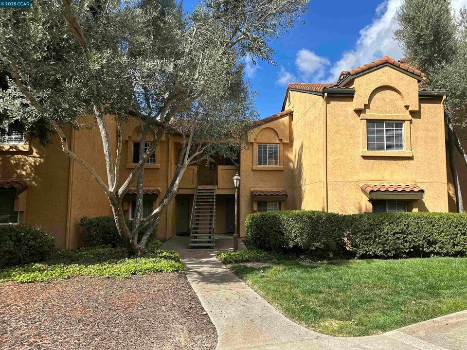 765 Watson Canyon Ct in San Ramon, CA - Foto de edificio