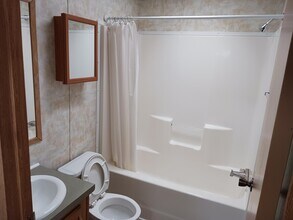 36 Curtis Dr in South Schodack, NY - Foto de edificio - Building Photo