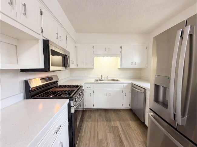 8615 Virginia Cir N in St. Louis Park, MN - Building Photo - Building Photo