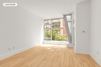 165 W 18th St in New York, NY - Building Photo - Building Photo