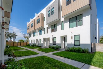 337 15th St N in St. Petersburg, FL - Foto de edificio - Building Photo