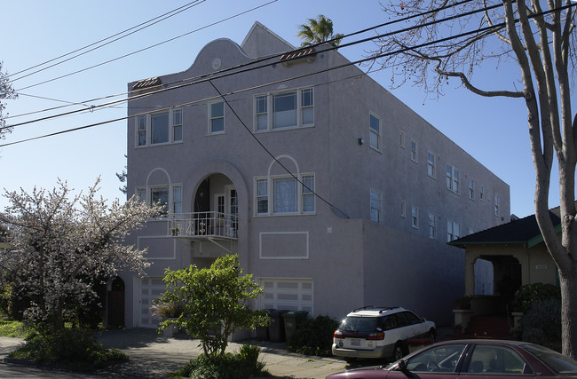 2424 Spaulding Ave in Berkeley, CA - Foto de edificio - Building Photo