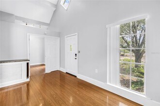 116 16th Ave SE in St. Petersburg, FL - Foto de edificio - Building Photo