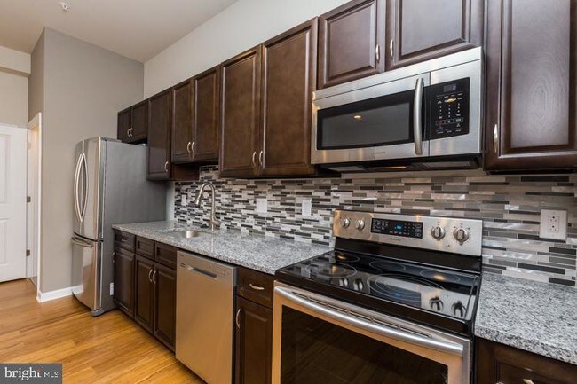 2422 Frankford Ave in Philadelphia, PA - Building Photo - Building Photo