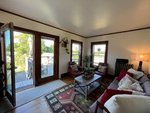 14 Depot Rd in Falmouth, ME - Building Photo - Building Photo