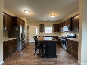 362 NW 6th Ave in Canby, OR - Building Photo - Building Photo