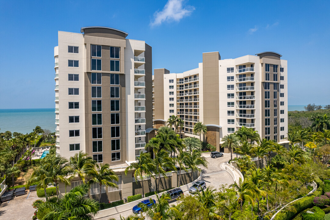 Moraya Bay in Naples, FL - Foto de edificio