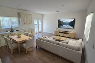 6504 Tujunga Ave in North Hollywood, CA - Building Photo