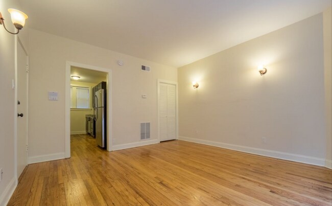 4036 N Ashland Ave, Unit E1 in Chicago, IL - Building Photo - Building Photo